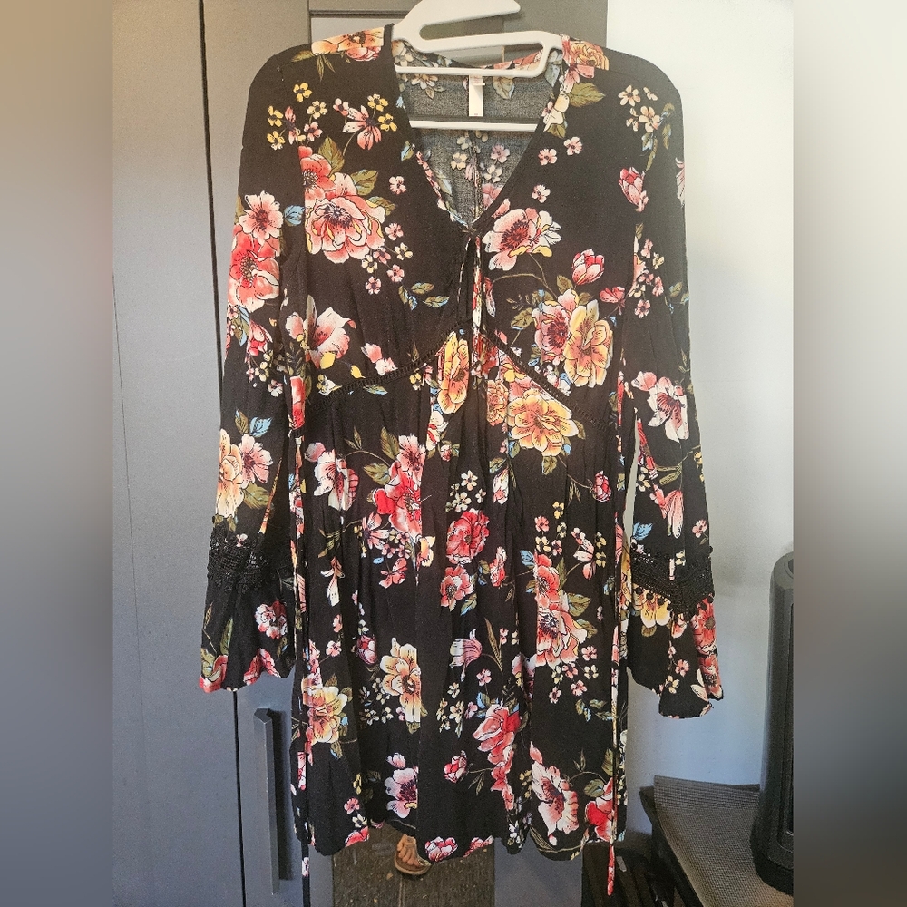 Xhilaration Black Floral Long Sleeve Dress